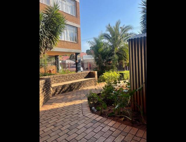 4 BEDROOM APARTMENT FOR SALE IN SUNNYSIDE